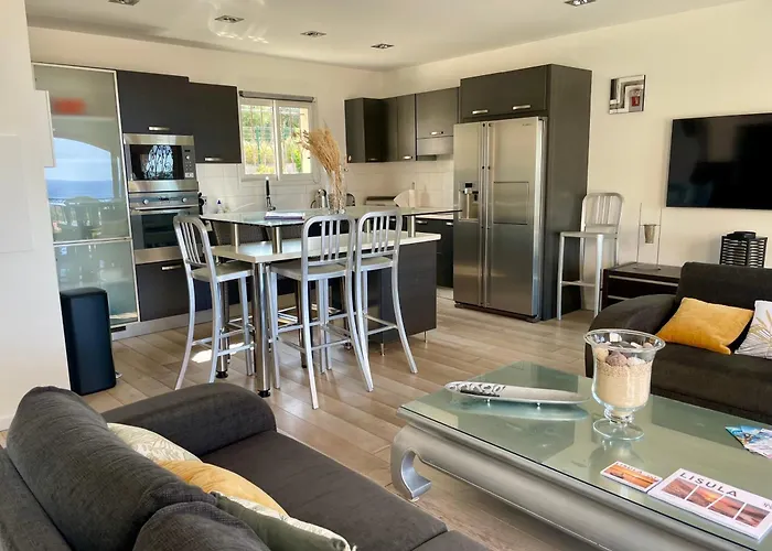 Bel Appartement, Terrasse Vue Mer, Sant Ambroggio 公寓 卢米奥